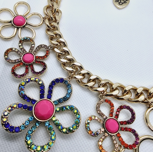 BETSEY LOVE FEST OPEN HEART BIB NECKLACE PASTEL MULTI - Picture 5 of 11